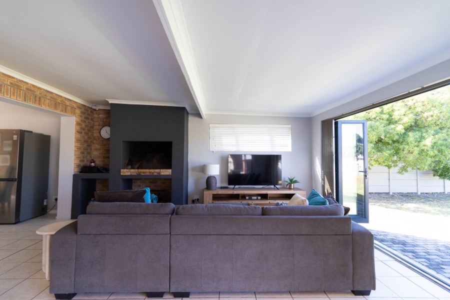 To Let 3 Bedroom Property for Rent in Sandbaai Western Cape